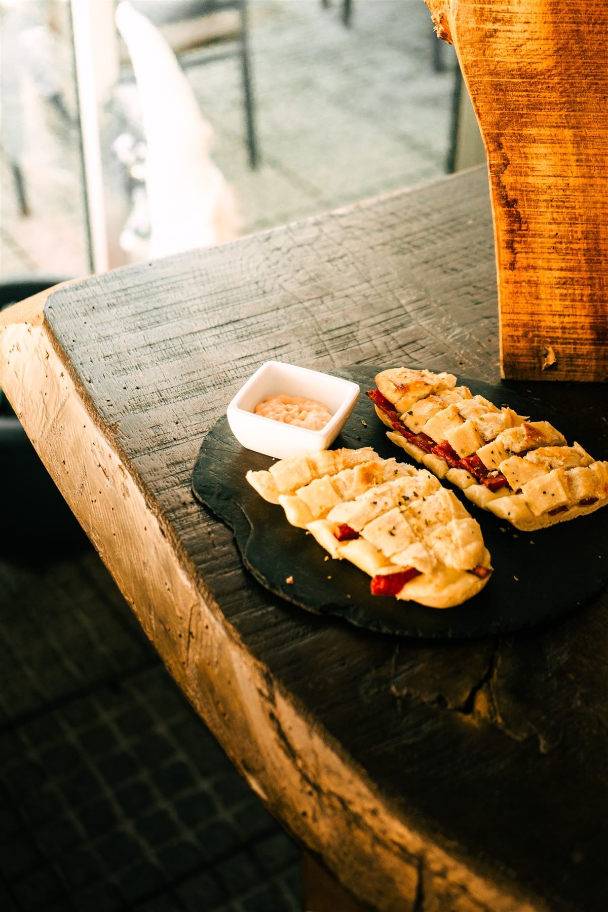 Petiscos e tostas ao balcão do Praça